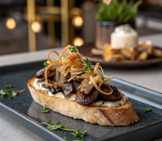Roasted Mushrooms, Truffle & Mushroom Aioli, Crispy Onions, Chives (VG)
